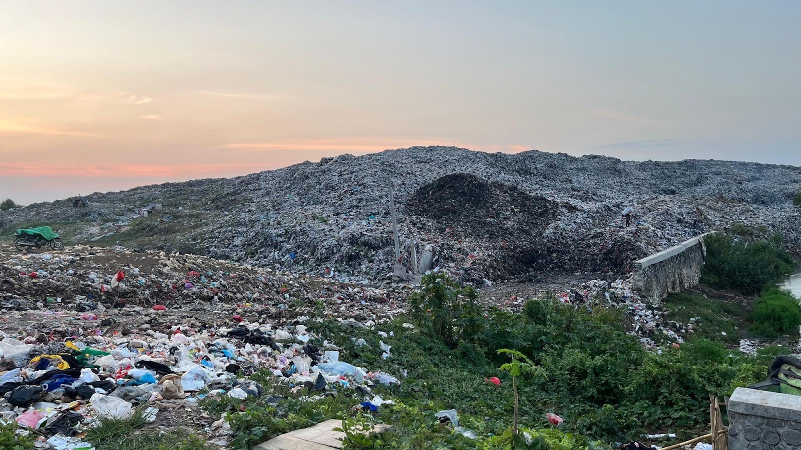 Thumbnail artikel Dampak Buruk TPA Jalupang Terhadap Warga Desa Wancimekar