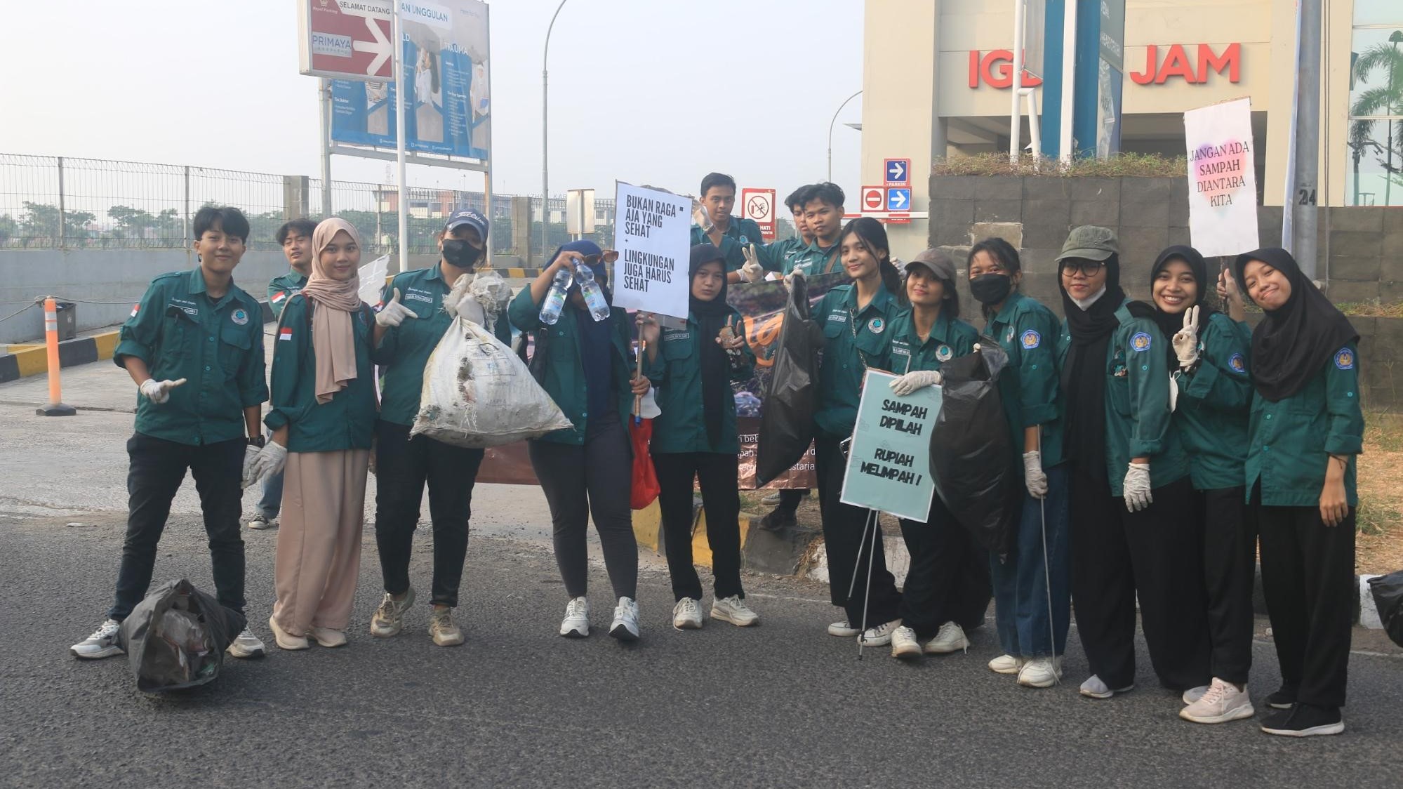 Thumbnail artikel Resah Akan Banyaknya Sampah Pada Kegiatan CFD, Himpunan Mahasiswa Teknik Lingkungan Lakukan Aksi Peduli Sampah