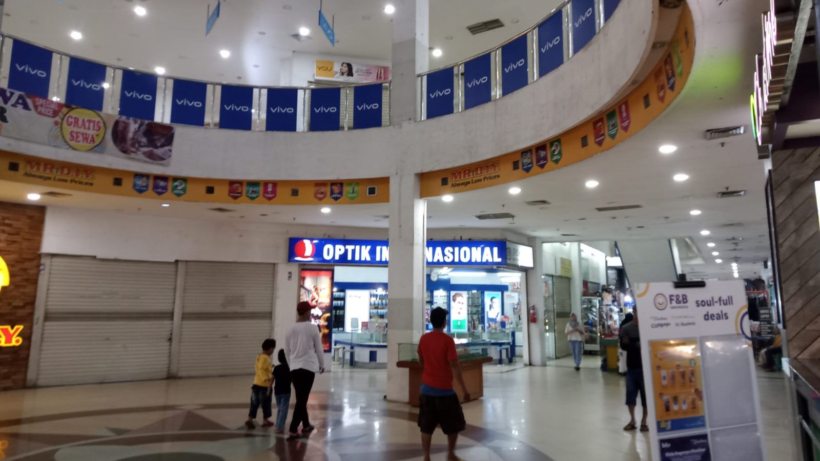 Thumbnail artikel Nasib Mall Legendaris Karawang, Bertahan dari Serbuan E-commerce