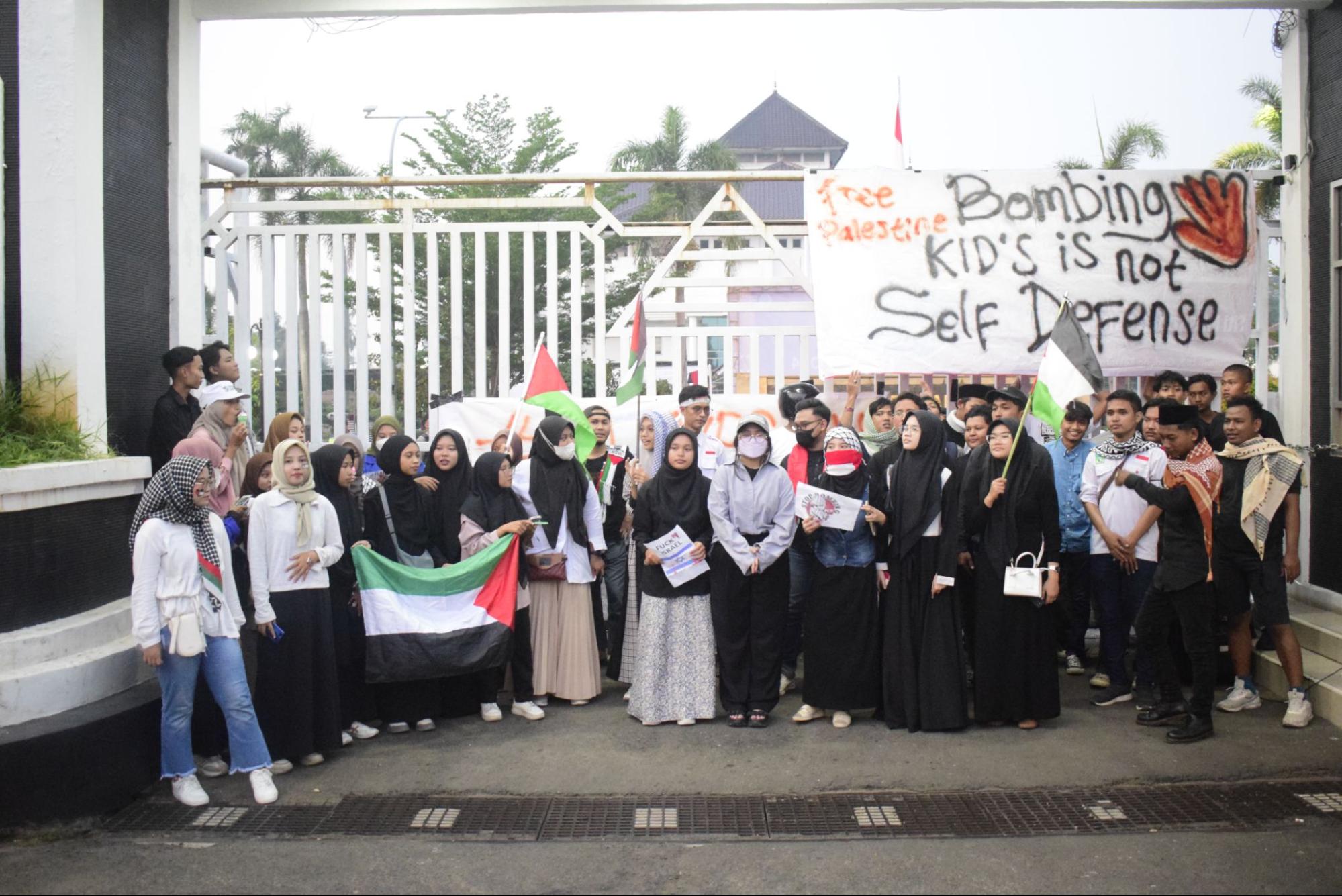 Thumbnail artikel Gerakan Pelajar Karawang Anti Zionis Gelar Aksi: Gaungkan Kebebasan Palestina