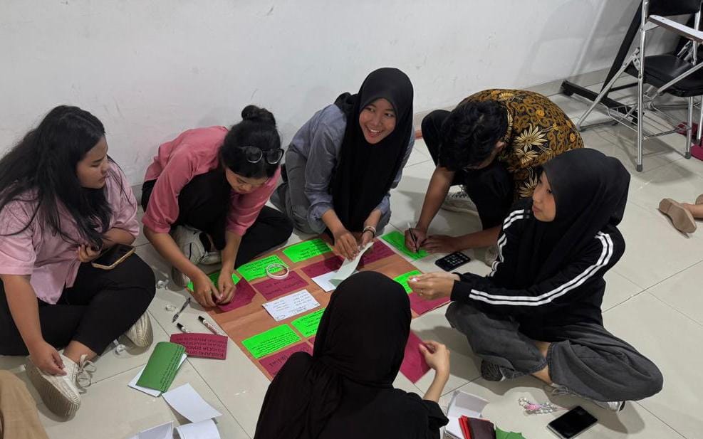 Thumbnail artikel Torehkan Prestasi Nasional, Mahasiswa Penmas  FKIP Unsika Juara 1 Lomba Gagasan Tertulis NACEME 2025