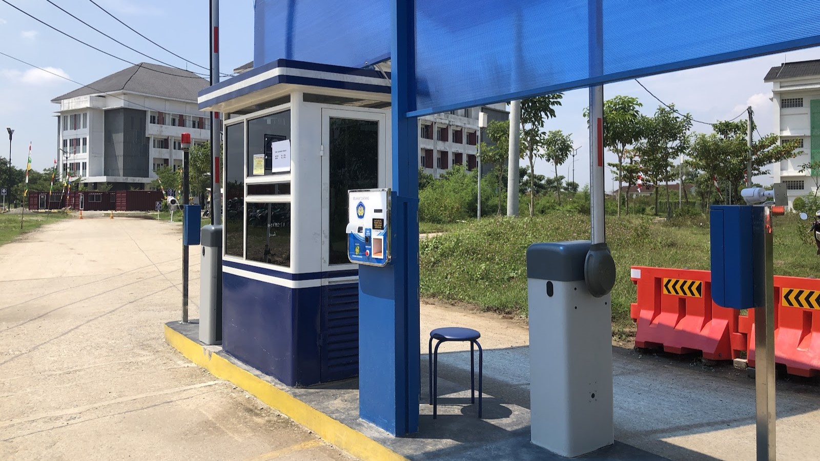 Thumbnail artikel Unsika Hentikan Pengenaan Tarif Parkir Berbayar di Kampus  2, Mahasiswa: “Wah Seneng Banget!”