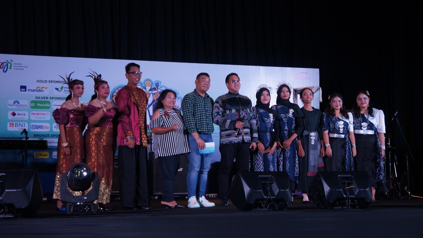 Thumbnail artikel UKM Parasika Raih Juara Tiga Lomba Paduan Suara Nasional AAJI 2025